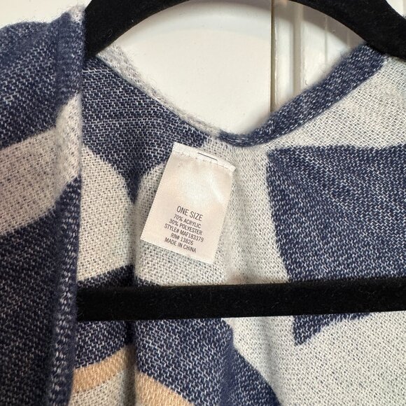 Aztec Design Poncho - Picture 3 of 3